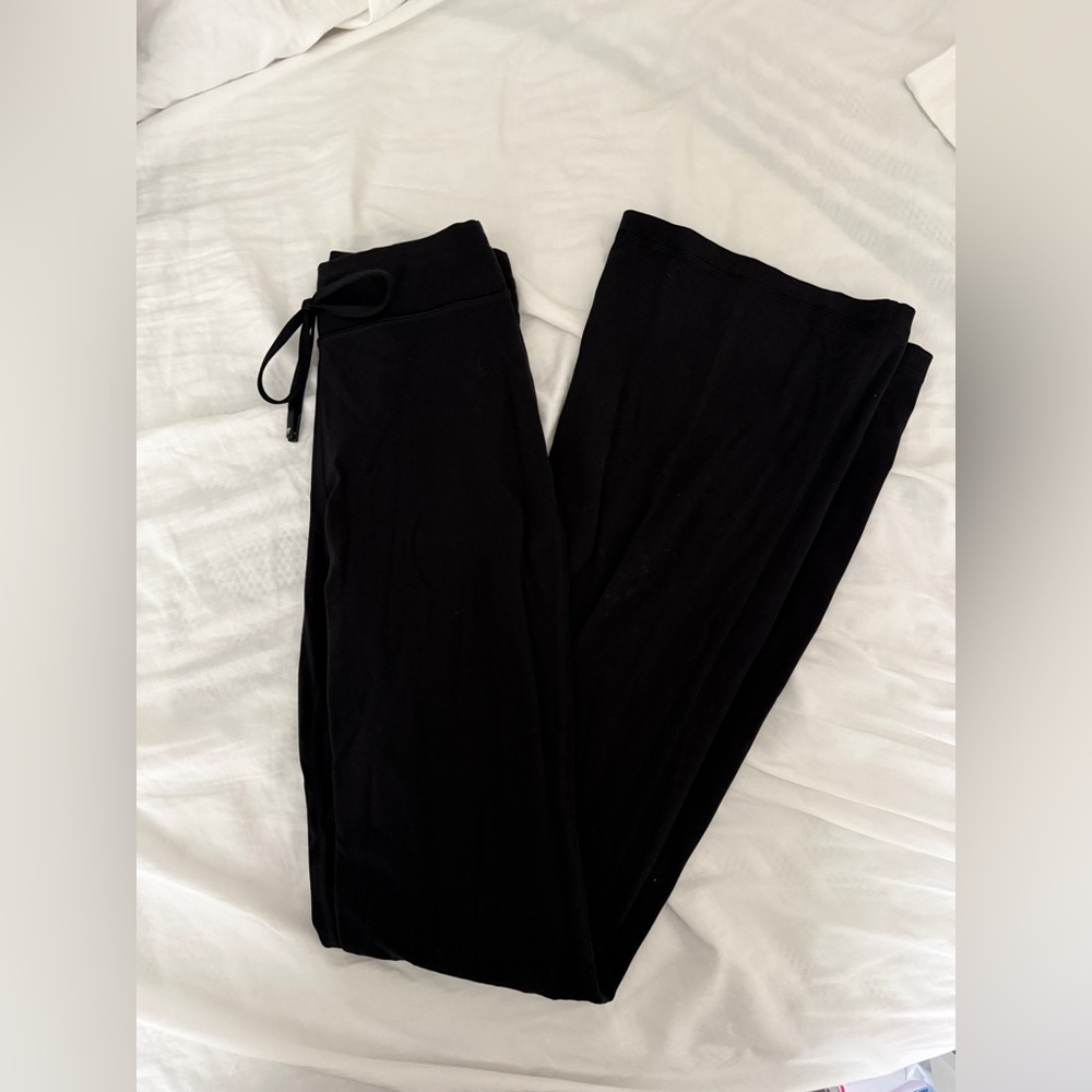 Aritzia Butter Loop Bootcut leggings